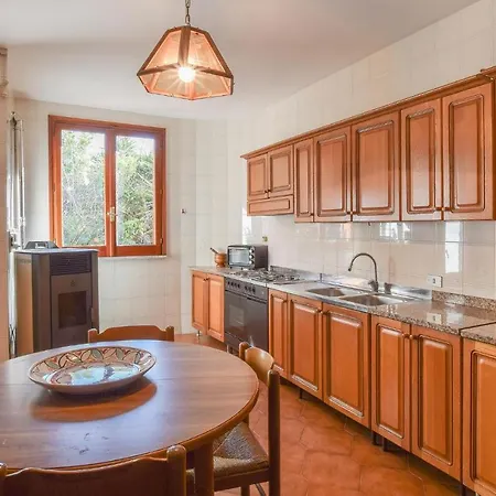 別荘 3 Bedroom Gorgeous In レッジョ・ディ・カラブリア